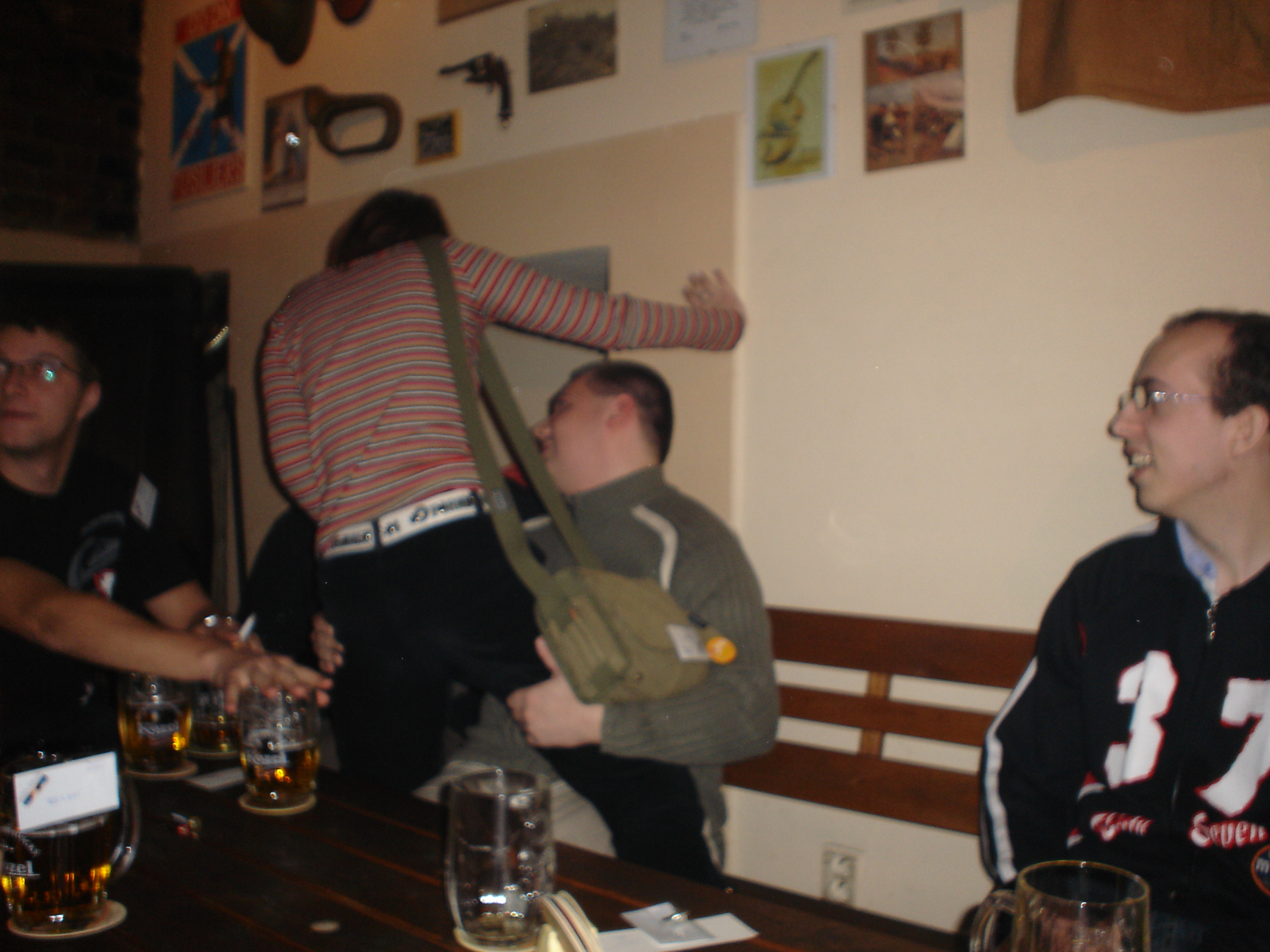 Netreba komentaru...Shef chtel aby Bestik zabrucela